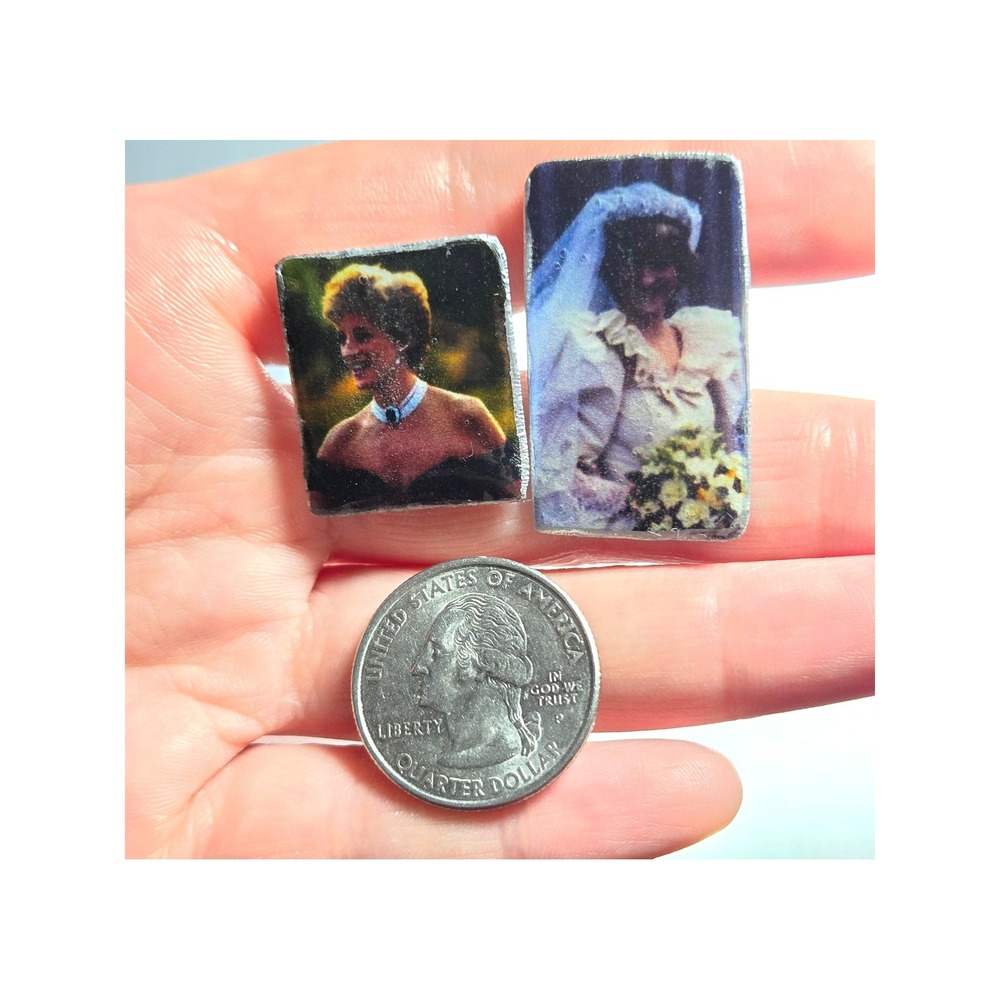 Unbranded Pin Set Lady Diana Royalcore Nostalgiacore 90s B Grade Set of 2